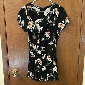 American Eagle short-sleeve, foral romper